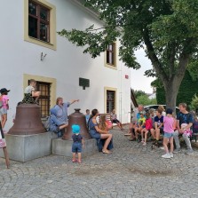 Čtvrteční workshop PO STOPÁCH OBYVATEL TVRZE. Foto: Jarmila Krejčová