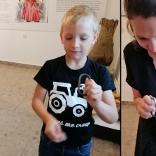 Kdo neumí rozdělat oheň v peci, nemůže se vdávat! Foto: Kamila Dvořáková