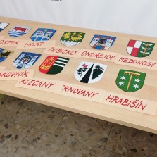 Součástí vyprávění o tvrzích jsou také základy heraldiky. Foto: Kamila Dvořáková