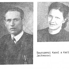 23 Hajný Karel Jajtner z cikhájské hájovny pod Žákovou horou a jeho sestra Karla.