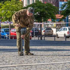 Hranou scénku zahájil zvuk sirény. Foto: Milan Šustr