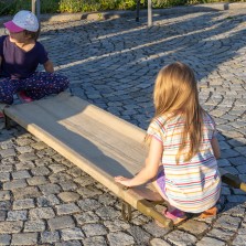 Přenášení raněného na nosítkách. Foto: Milan Šustr