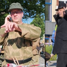 PhDr. Pavel Elbl dohlížel na balení padáku (vlevo), Jarda Buček si zahrál ve scénce (vpravo). Foto: Kamila Dvořáková, Milan Šustr