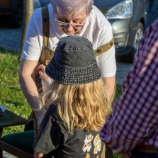 Ošetření raněného. Foto: Milan Šustr