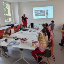 Děti v Knihovně Matěje Josefa Sychry navštívil reportéry Vít Pohanka. Foto: Martina Schutová