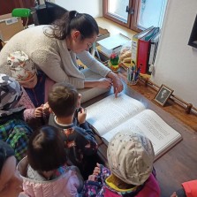 Návštěva Regionálního muzea a seznámení s dnešní kronikou města Žďáru. Foto: Archiv RM