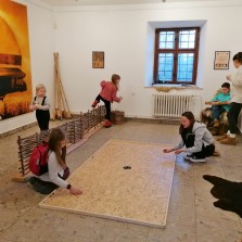 Děti se na vernisáži výstavy nejen mnoho dozvěděly, ale také si pohrály. Foto: Kamila Dvořáková