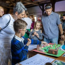 Děti představují svá díla. Foto: Milan Šustr