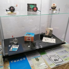 Navijáky a dobové prospekty. Foto: Kamila Dvořáková