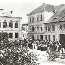 Havlíčkovy slavnosti (areál před 1. ZŠ roku 1908).