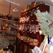 Vánoční krám s bohatým sortimentem. Foto: Kamila Dvořáková