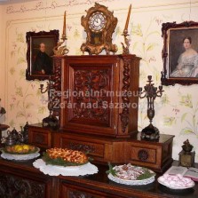 Příborník s dobrotami. Foto: Kamila Dvořáková