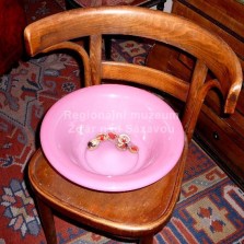 Věštění budoucnosti pomocí lodiček. Foto: Kamila Dvořáková