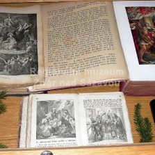 Ukázka knih s vánoční tématikou z 19. století. Foto: Kamila Dvořáková