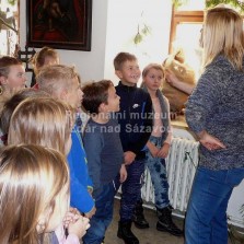 Malí návštěvníci poslouchají výklad. Foto: Kamila Dvořáková