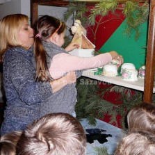 Věštění budoucnosti z hrnečků. Foto: Kamila Dvořáková