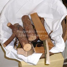 Věštění ženicha z polínek. Foto: Kamila Dvořáková