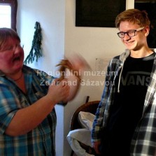 Věštění nevěsty z polínka. Foto: Kateřina Omesová