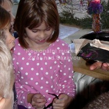 Věštění z odlitého tvaru. Foto: Kamila Dvořáková