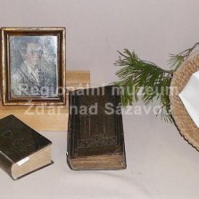 Na Silvestra se vzpomínalo na předky a zapalovaly se svíčky u kapliček. Foto: Kamila Dvořáková