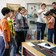 První žáci se seznamují s virtuální realitou. Foto: Kamila Dvořáková