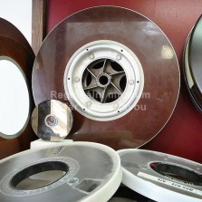 Srovnání pevného disku sálového počítače a současného PC. Foto: Kamila Dvořáková