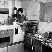 ŽĎAS - práce s děrnými štítky. Foto: ŽĎAS (archiv)