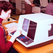 Školení - pracoviště PDP (cca 1980). Foto: ŽĎAS (archiv)