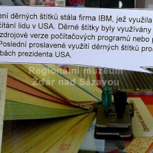 Průvodce výstavpou informuje. Foto: Kamila Dvořáková