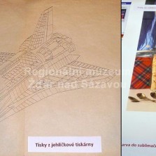 Ukázky tisku jehličkové a sublimační tiskárny. Foto: Kamila Dvořáková