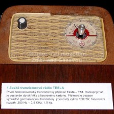 První československý tranzistorový přijímač TESLA. Foto: Kamila Dvořáková