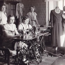 Dámské krejčovství Grety Moučkové - 1. republika. Foto: archiv RM