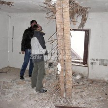 Pracovníci muzea prohlíží stav plánované nové budovy Regionálního muzea města Žďáru. Foto: Kamila Dvořáková