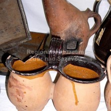 Srostlík a vykuřovadlo. Foto: Kamila Dvořáková