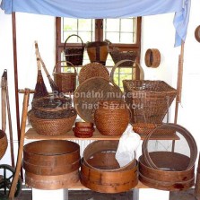 Stánek s proutěným zbožím. Foto: Kamila Dvořáková