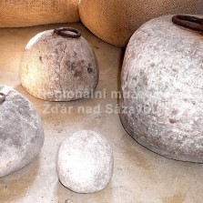 Kamenná závaží. Foto: Kamila Dvořáková