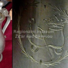 Cínové konvice. Foto: Kamila Dvořáková