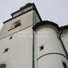 Pod věží. Foto: Kamila Dvořáková