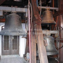 Novodobé zvony v bývalém bytě věžného. Foto: Kamila Dvořáková