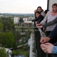 Návštěvníci se rozhlížejí. Foto: Kamila Dvořáková