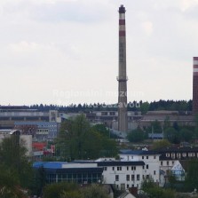 Komíny Žďárských strojíren a sléváren (ŽĎAS). Foto: Kamila Dvořáková
