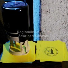 Turistické razítko - odměna za výstup na věž. Foto: Kamila Dvořáková