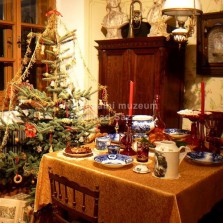 Stromeček a sváteční tabule. Foto: Kamila Dvořáková