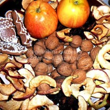 Perníčky, křížaly, oříšky, jablíčka a další dobroty. Foto: Kamila Dvořáková