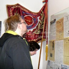 Návštěvníci si prohlížejí výstavu. Foto: Kamila Dvořáková