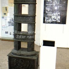 Litinová pokojová kamna (Slévárna Polnička, 2. pol. 19. stol.). Foto: Kamila Dvořáková