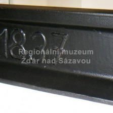 Válcovaná železniční kolejnice (Válcovna Polnička, 1837). Foto: Kamila Dvořáková