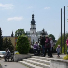 Pohled na věž kostela sv. Prokopa od Libušína. Foto: Kamila Dvořáková
