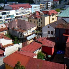 Stará zástavba pod věží. Foto: Kamila Dvořáková