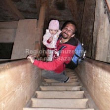 Cesta dolů - ti šikovnější dokonce cestou lížou lízátko. Foto: Kamila Dvořáková